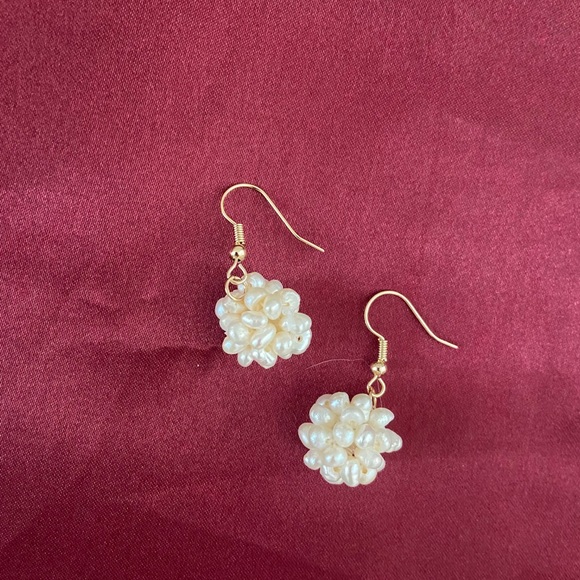 Boutique Jewelry - 💕LAST ONE Pearls Bud Flower Earrings